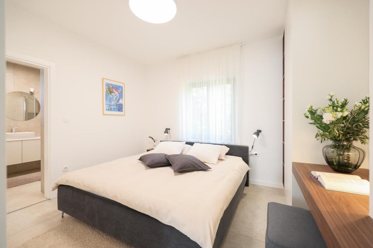 Apartman Baredine 마슬레니차 외부 사진